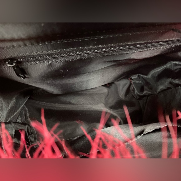 👁️Catching Adorable Brilliant Red Feather Embroidered Hat Hard Body Bag! - Picture 11 of 16